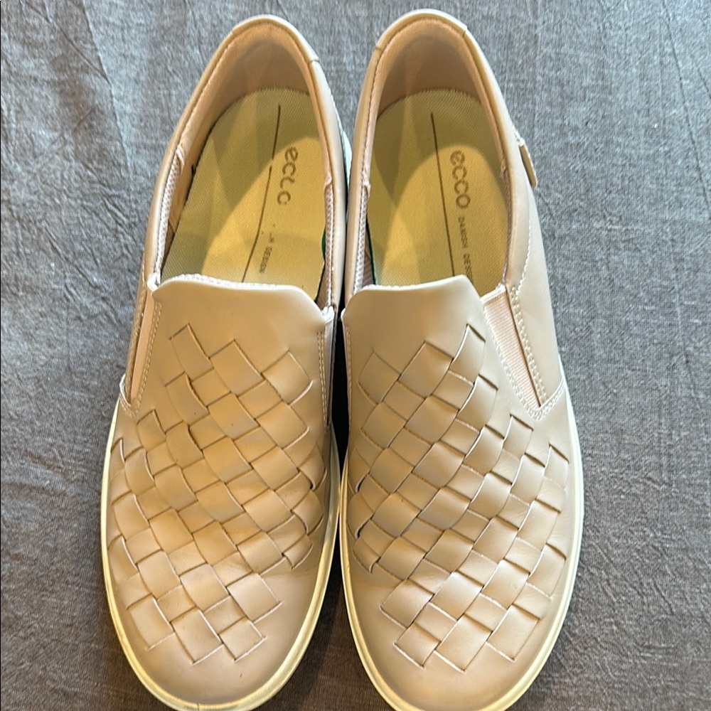 Ecco Women's woven slip ons. Bearly worn